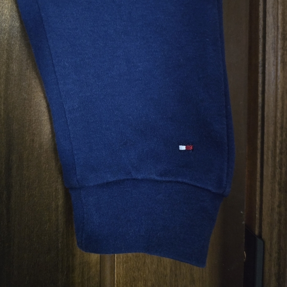 Tommy Hilfiger:2-Piece Outfit, 18-months, Long Sleeve Bodysuit w/Pants, Red/Blue - Picture 5 of 8